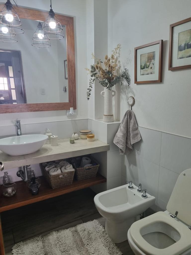 Casa en Venta construida en Planta Baja - Suite en Planta alta - 3 dorm y escritorio-funcional, luminosa-