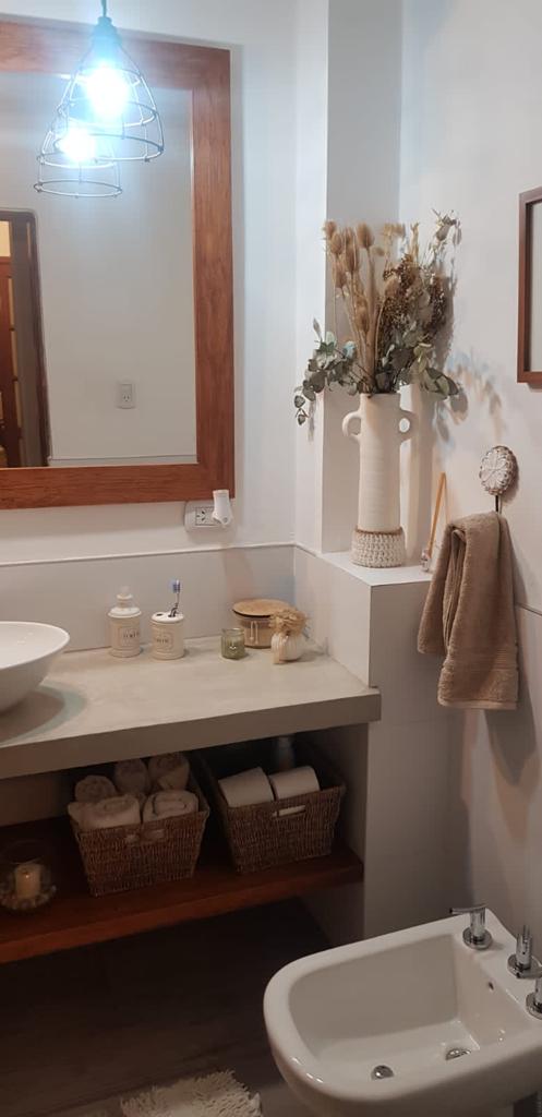 Casa en Venta construida en Planta Baja - Suite en Planta alta - 3 dorm y escritorio-funcional, luminosa-