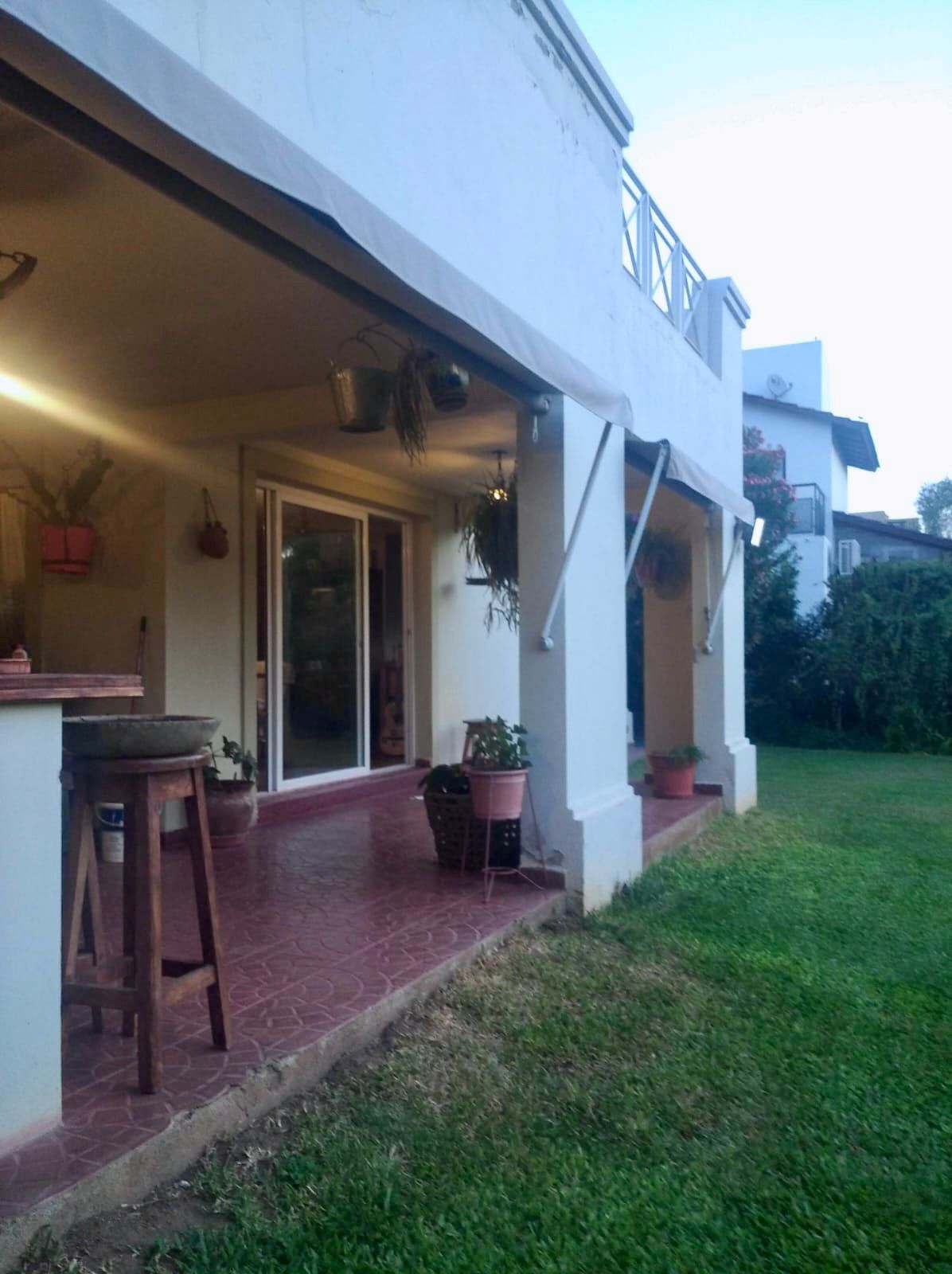 Casa a la venta Valle Escondido Los Arboles 4 dormitorios , quincho y pileta - Recibe Menor