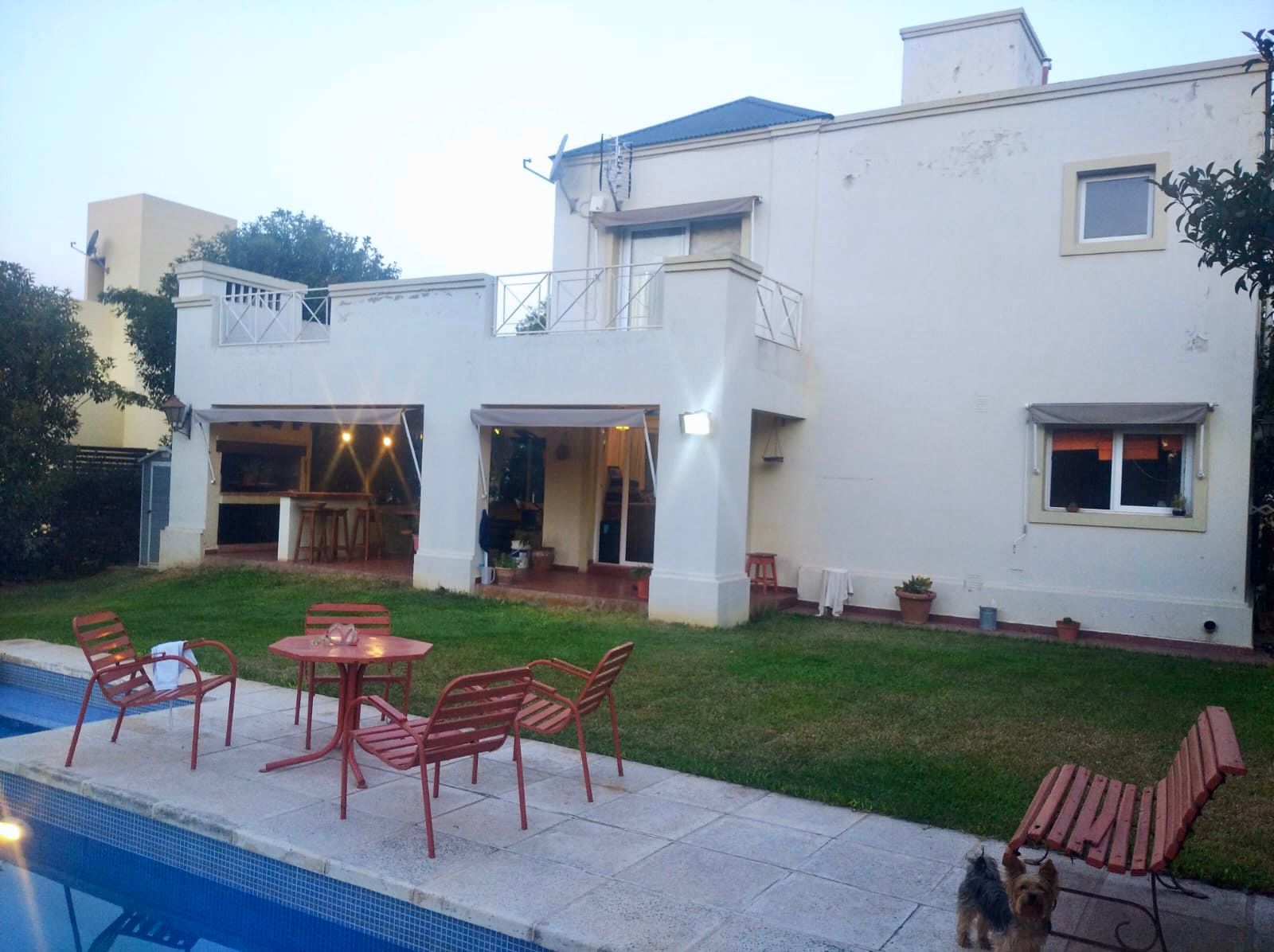 Casa a la venta Valle Escondido Los Arboles 4 dormitorios , quincho y pileta - Recibe Menor