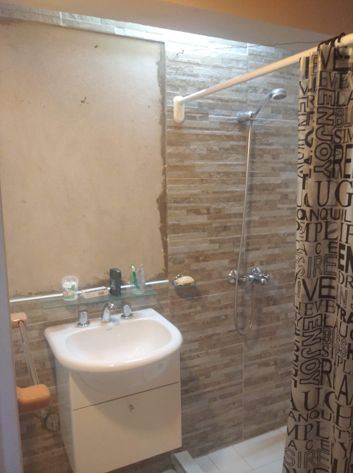 Casa a la venta Valle Escondido Los Arboles 4 dormitorios , quincho y pileta - Recibe Menor