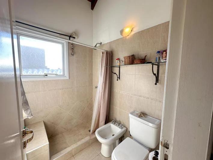 Casa a la venta Valle Escondido Los Arboles 4 dormitorios , quincho y pileta - Recibe Menor