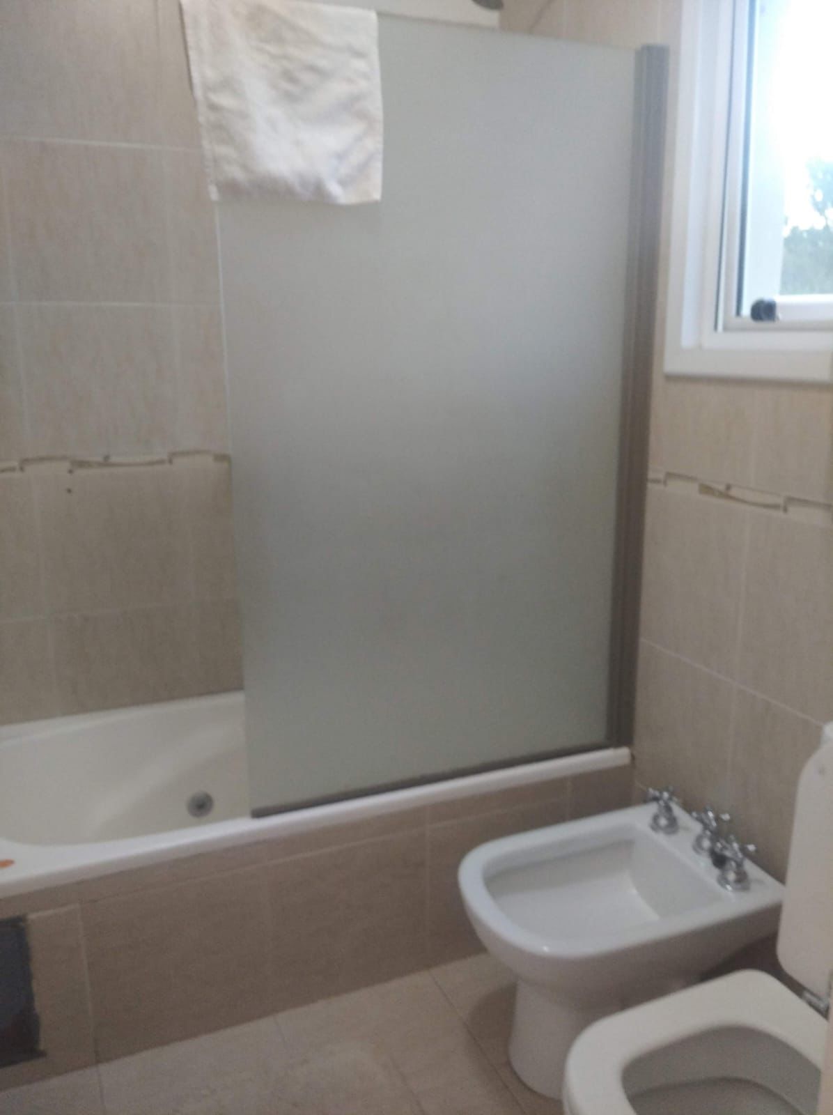 Casa a la venta Valle Escondido Los Arboles 4 dormitorios , quincho y pileta - Recibe Menor