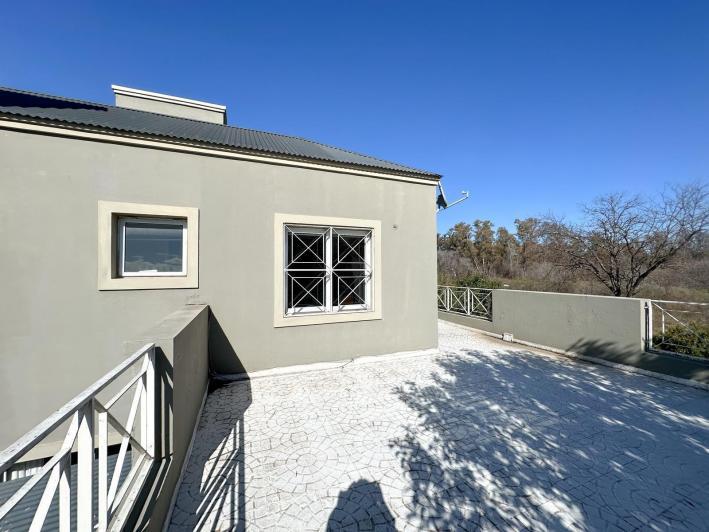 Casa a la venta Valle Escondido Los Arboles 4 dormitorios , quincho y pileta - Recibe Menor