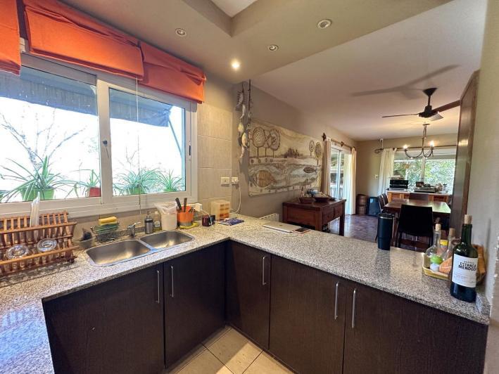 Casa a la venta Valle Escondido Los Arboles 4 dormitorios , quincho y pileta - Recibe Menor
