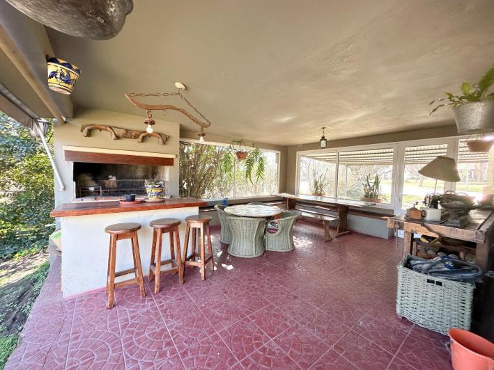 Casa a la venta Valle Escondido Los Arboles 4 dormitorios , quincho y pileta - Recibe Menor