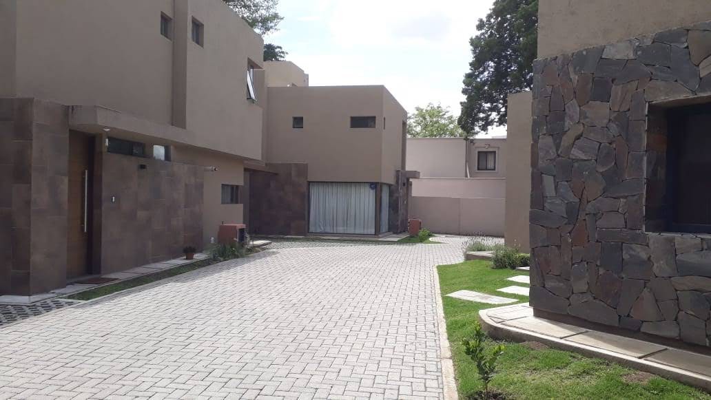 Casa en venta 3 dormitorios Barrio Cerrado con Seguridad - Villa Belgrano excelente ubicación