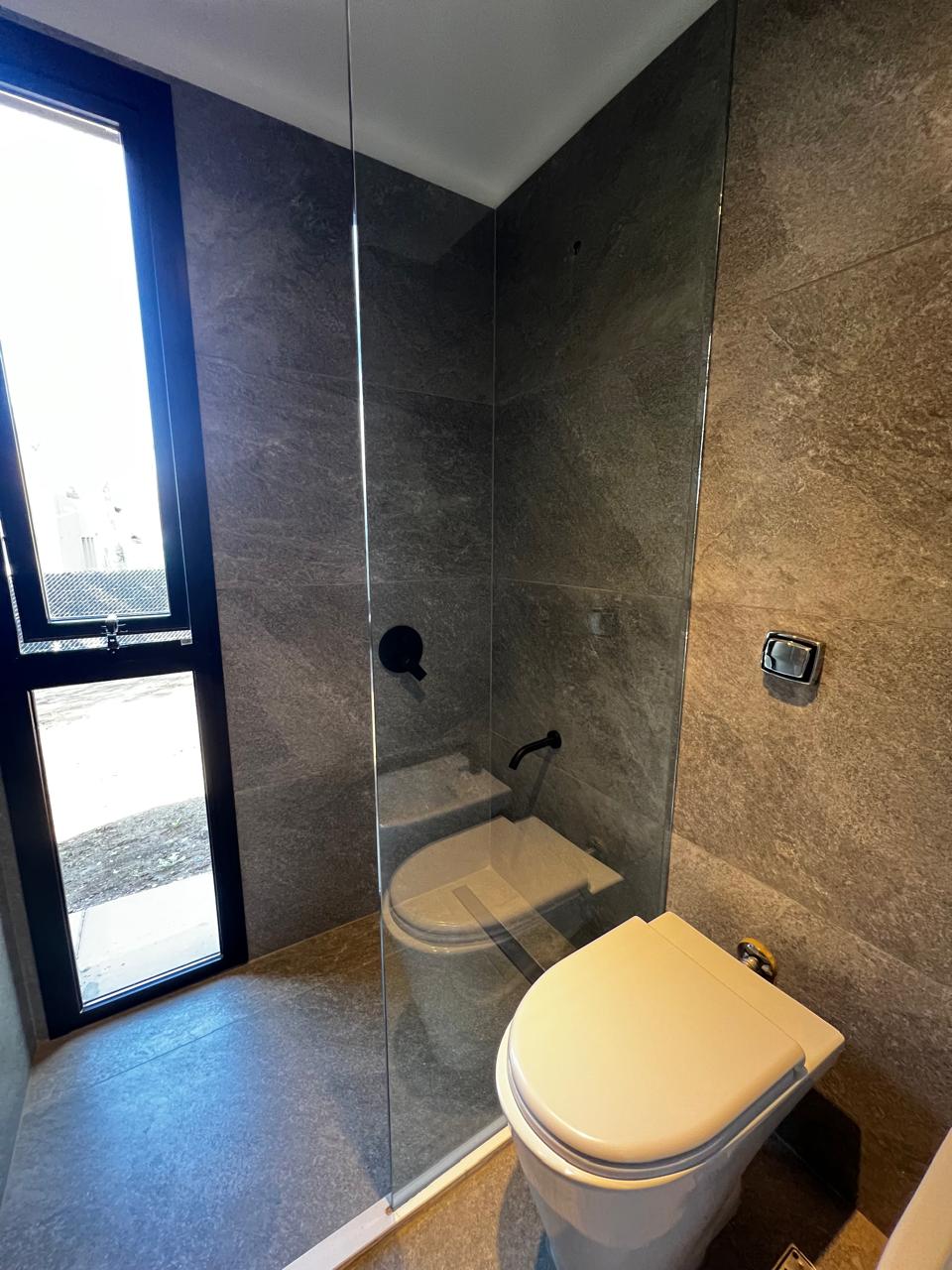 Casa en Venta 3 dorm en Patagonia Home  Seguridad Construida en una planta entorno natural de Villa Warcalde