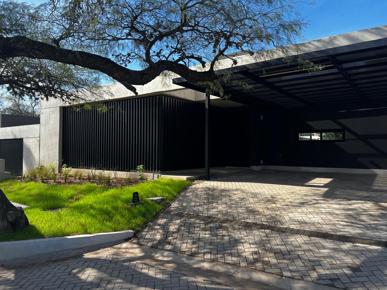 Casa en Venta 3 dorm en Patagonia Home  Seguridad Construida en una planta entorno natural de Villa Warcalde