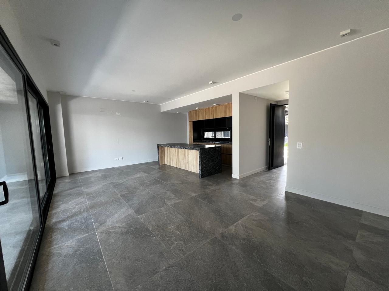 Casa en Venta 3 dorm en Patagonia Home  Seguridad Construida en una planta entorno natural de Villa Warcalde