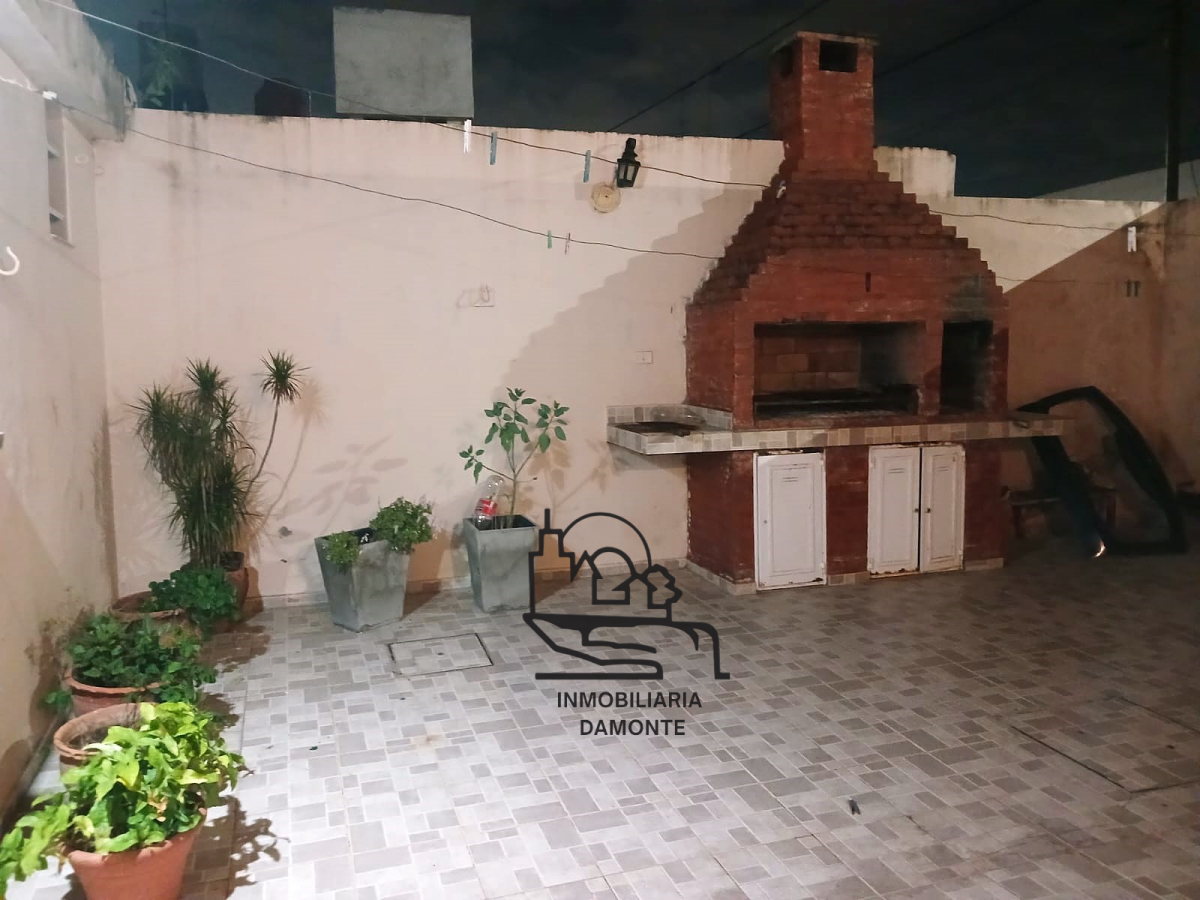 Casa 3 Dormitorios con Patio - Alto Alberdi
