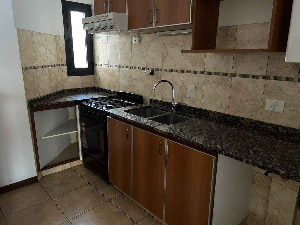 Cómodo departamento de 1 Dor, balcón- Zona Centro- a metros de Av. Colon.