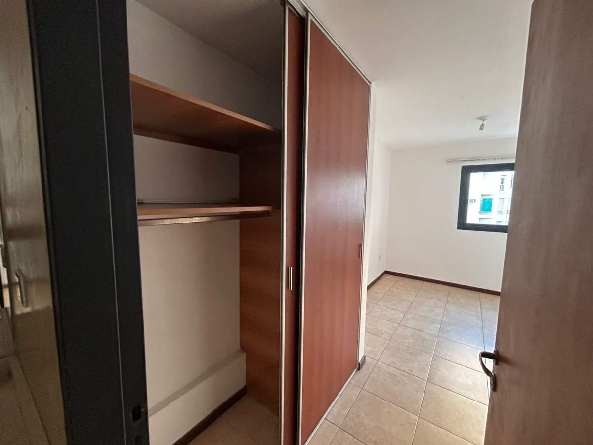 Cómodo departamento de 1 Dor, balcón- Zona Centro- a metros de Av. Colon.