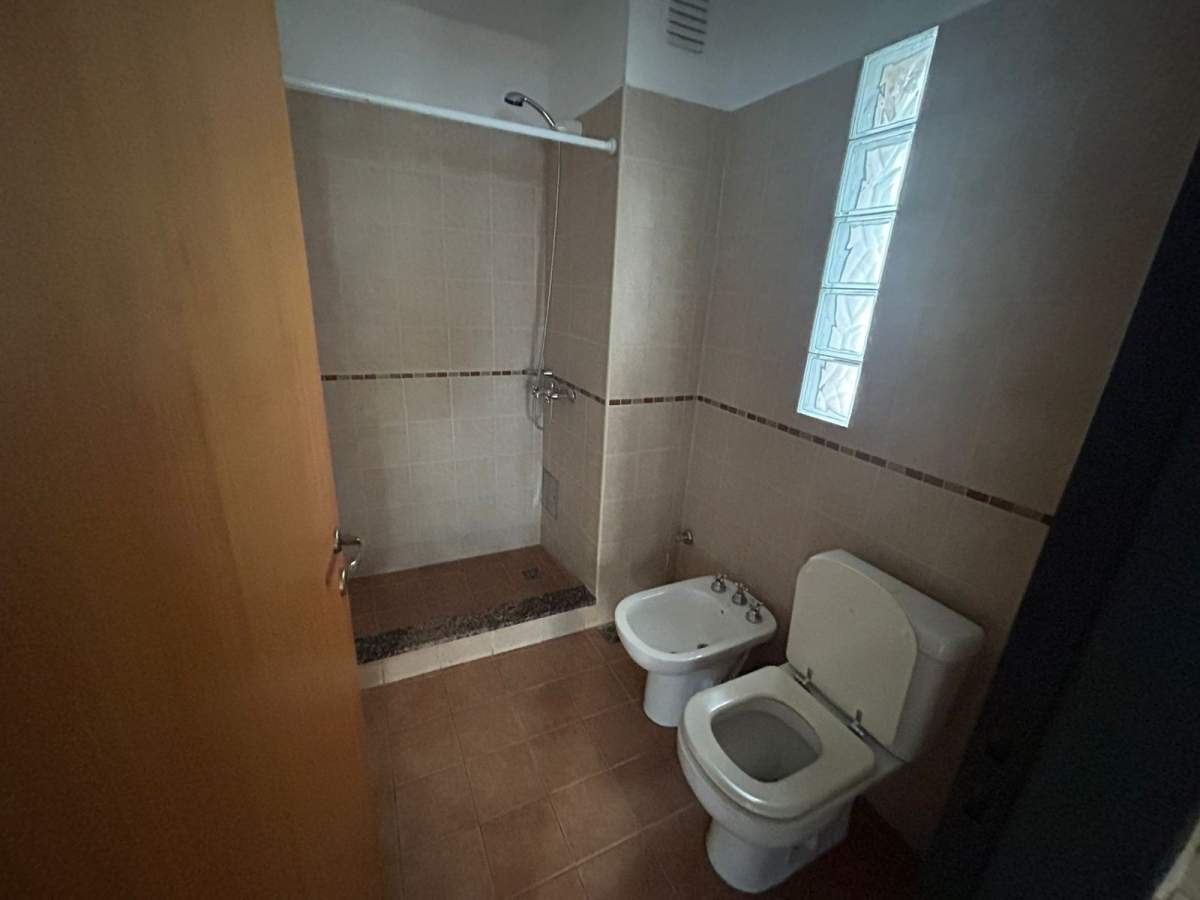 Cómodo departamento de 1 Dor, balcón- Zona Centro- a metros de Av. Colon.