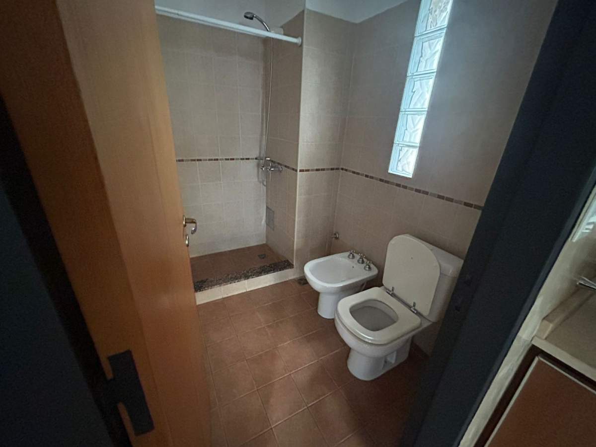 Cómodo departamento de 1 Dor, balcón- Zona Centro- a metros de Av. Colon.