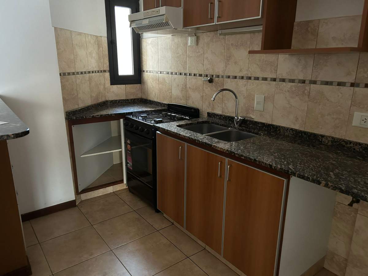 Cómodo departamento de 1 Dor, balcón- Zona Centro- a metros de Av. Colon.