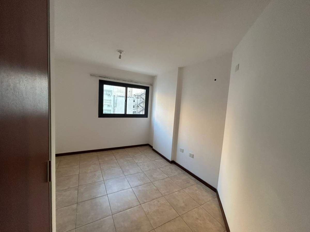 Cómodo departamento de 1 Dor, balcón- Zona Centro- a metros de Av. Colon.