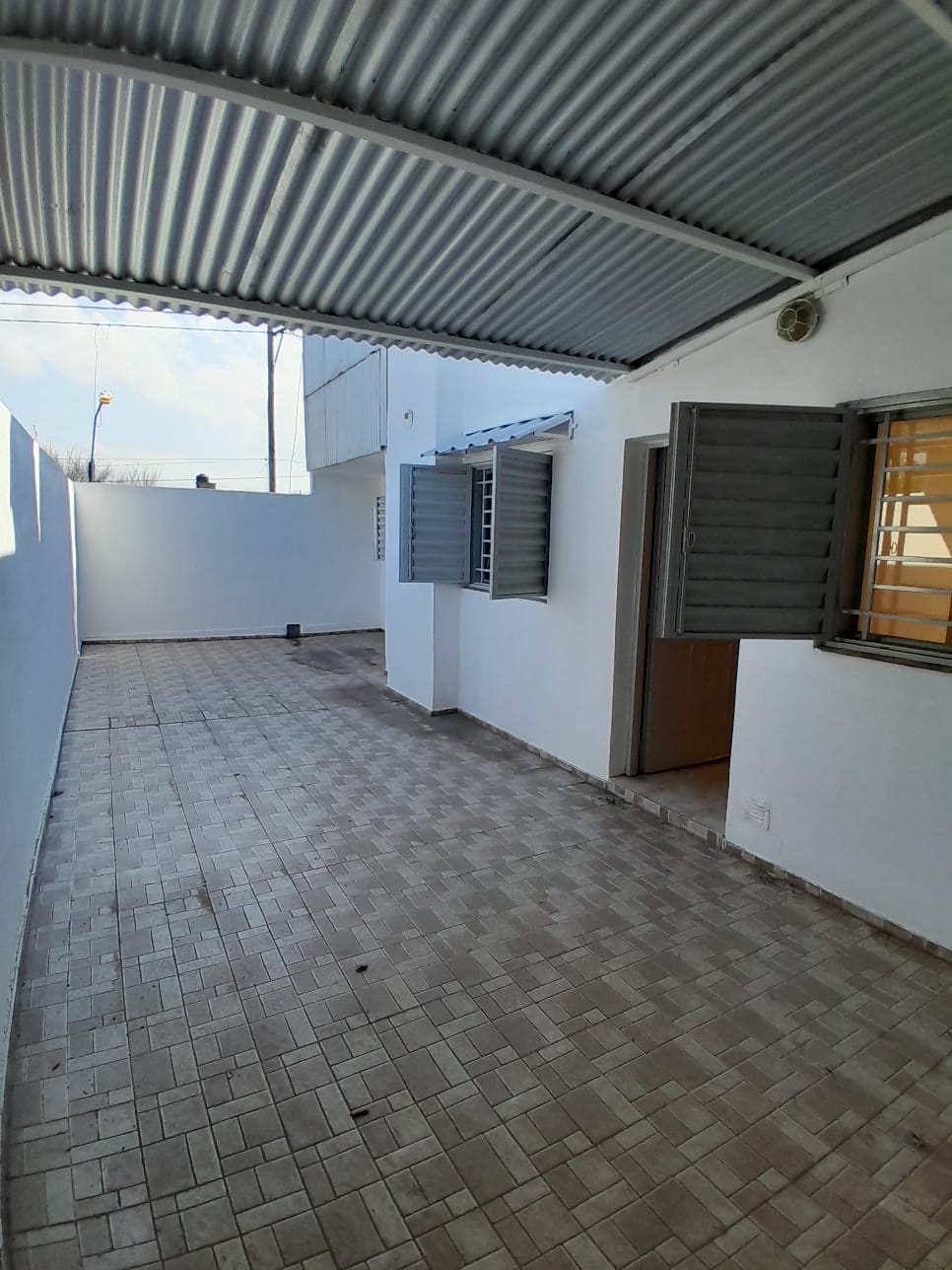 VENDO DEPTO 3 DORMITORIOS.EN PLANTA ALTA CON COCHERA PROPIA EN P.B .