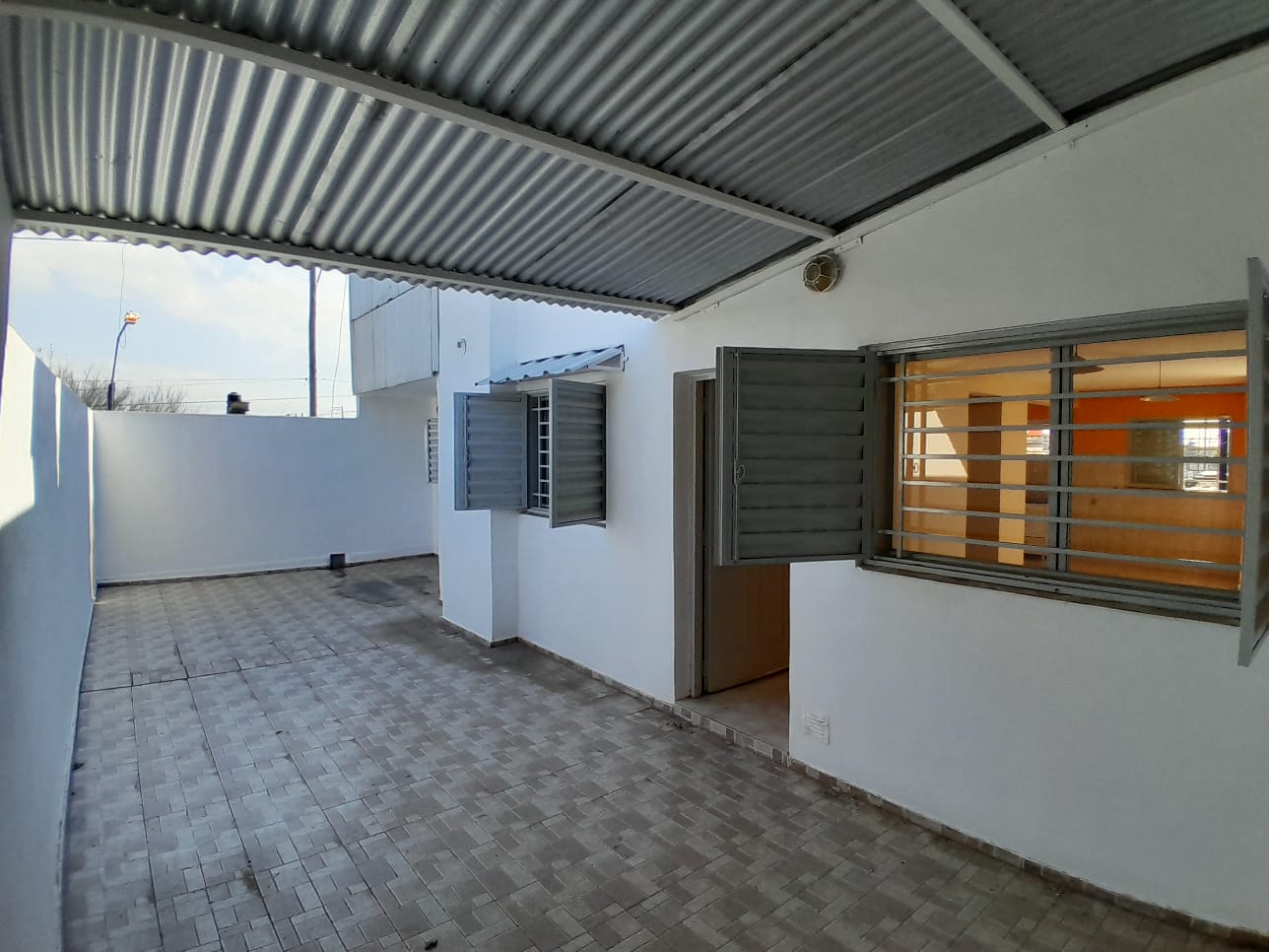 VENDO DEPTO 3 DORMITORIOS.EN PLANTA ALTA CON COCHERA PROPIA EN P.B .