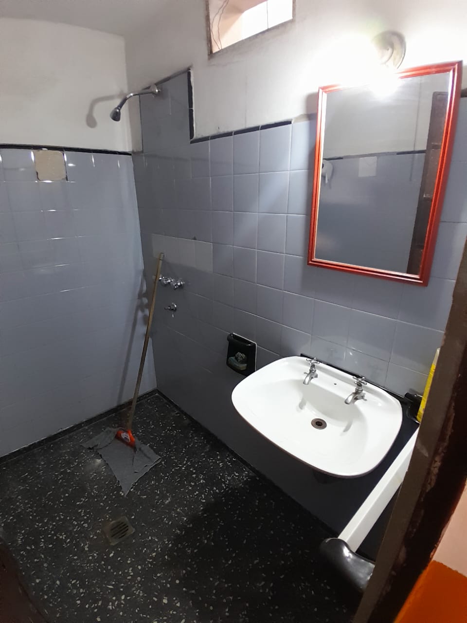 ALQUILER COMERCIAL  DE GALPÓN FOSA OFICINA EN JUAN B. JUSTO 2675  ALTA CÓRDOBA