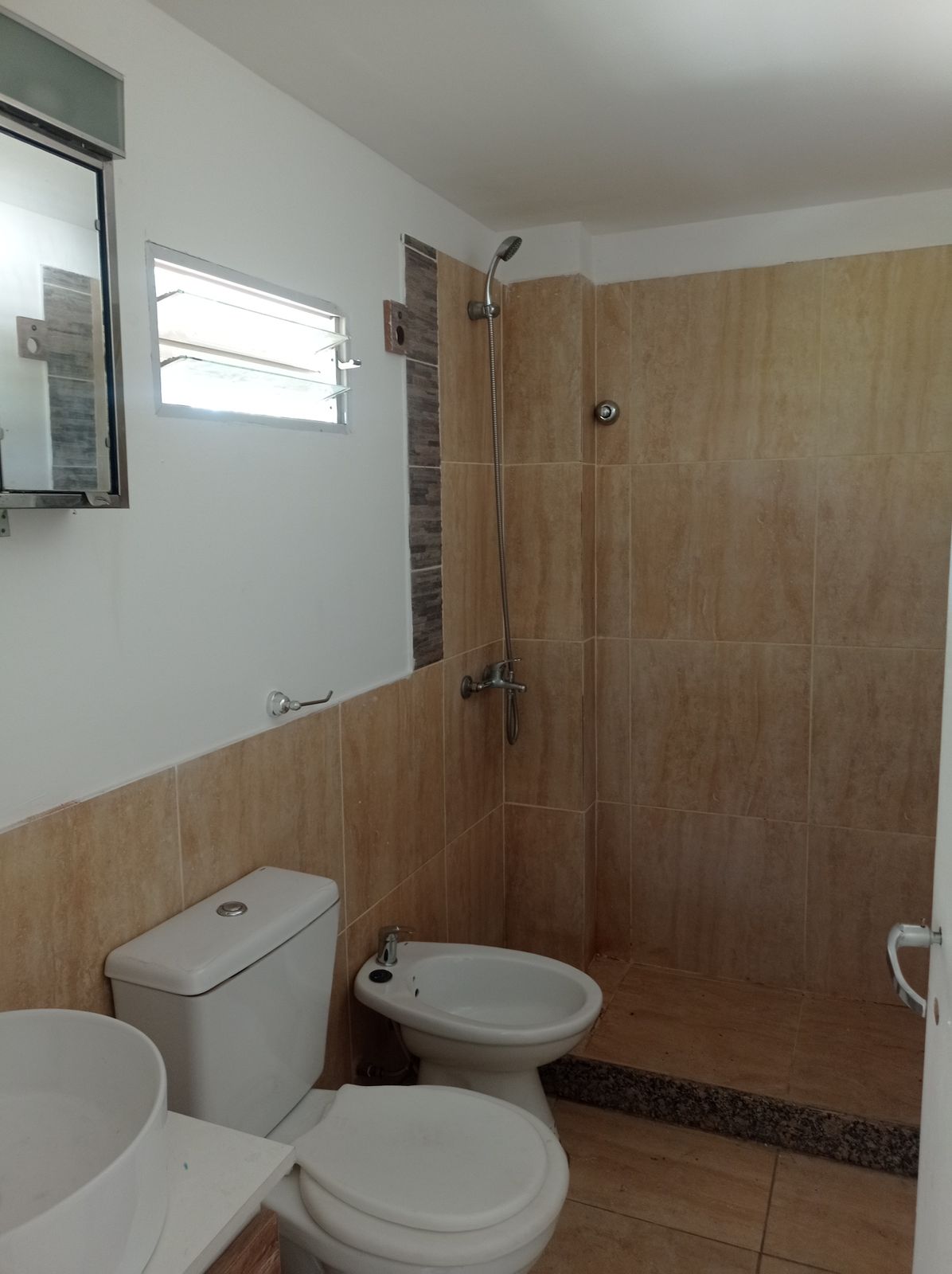 Alquilo monoambiente   oficina en Arguello