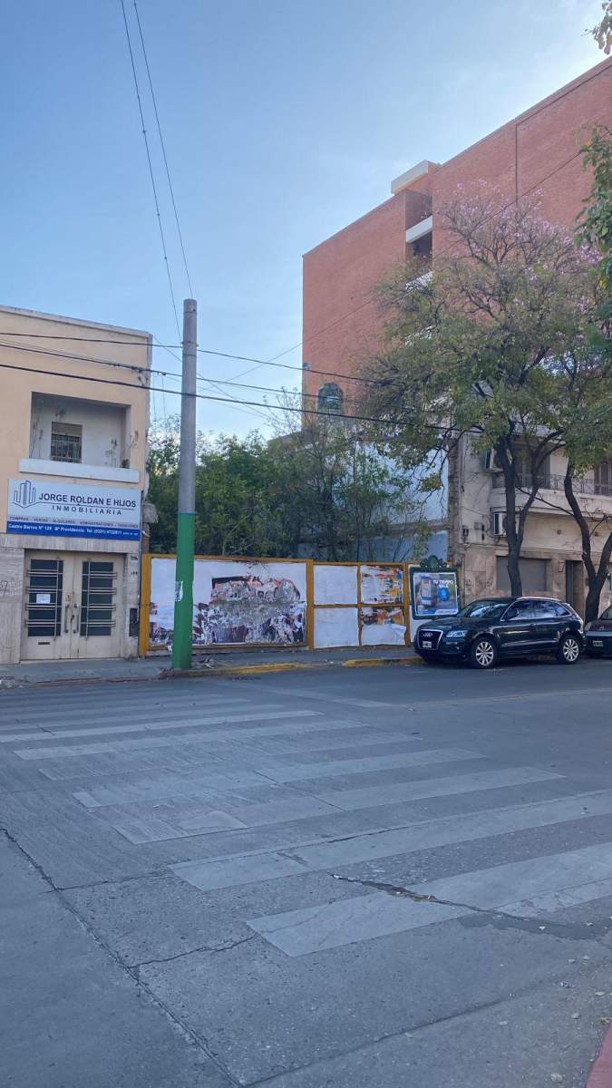 Vendo Terreno Av Castro Barros 135