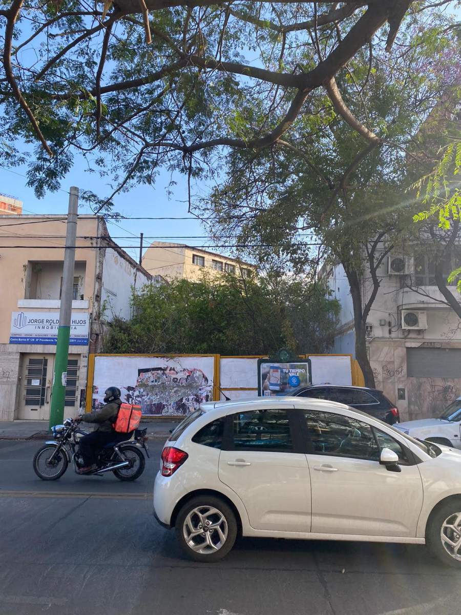 Vendo Terreno Av Castro Barros 135