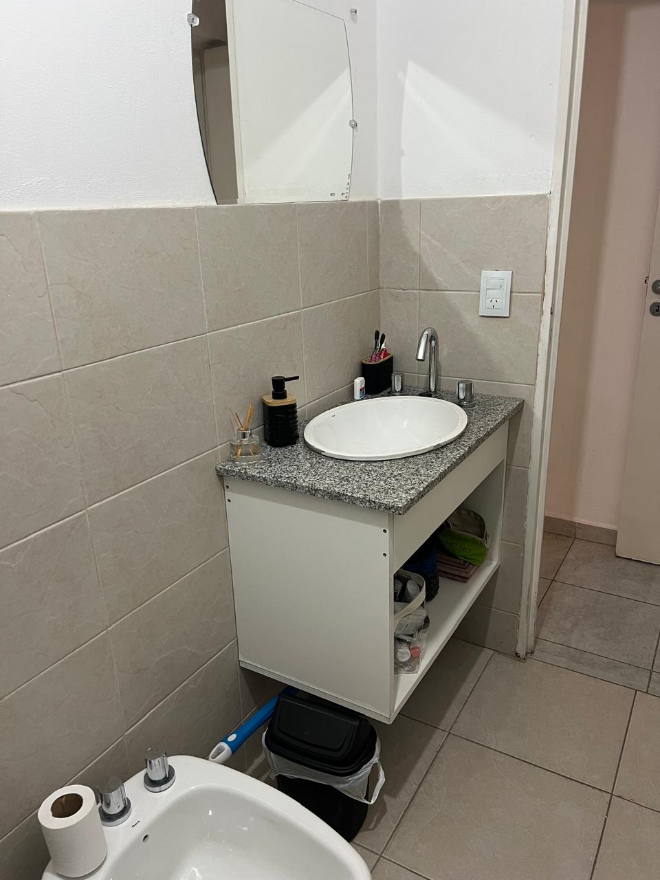 Departamento a m de Hospital Córdoba-     Tiene boleto