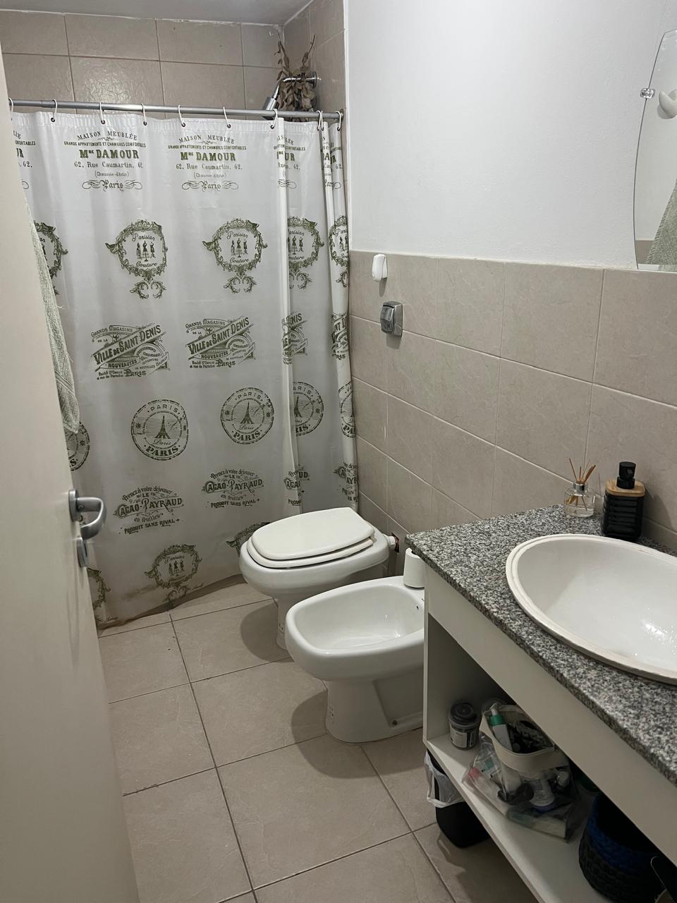 Departamento a m de Hospital Córdoba-     Tiene boleto