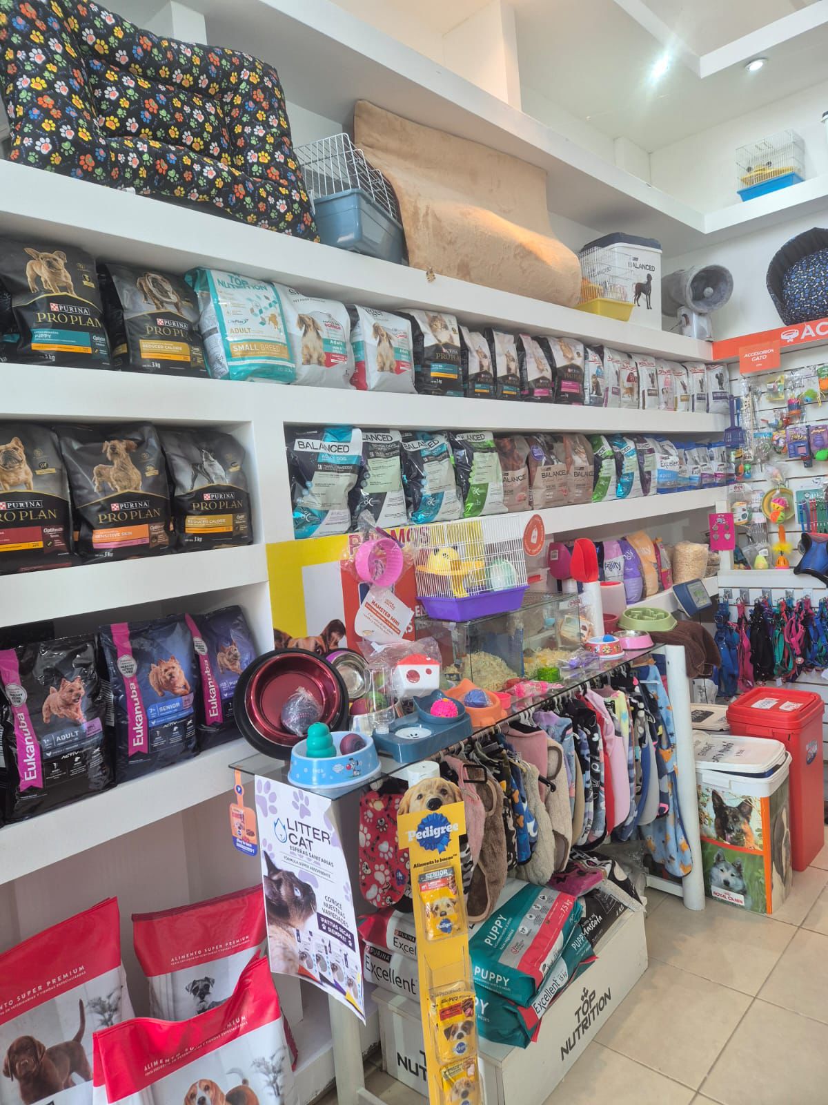 Se vende fondo de comercio Pet Shop Valle Escondido