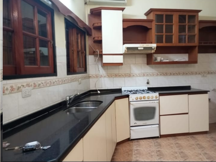 Casa 2 dormitorios con patio y asador  B. Alta Cba