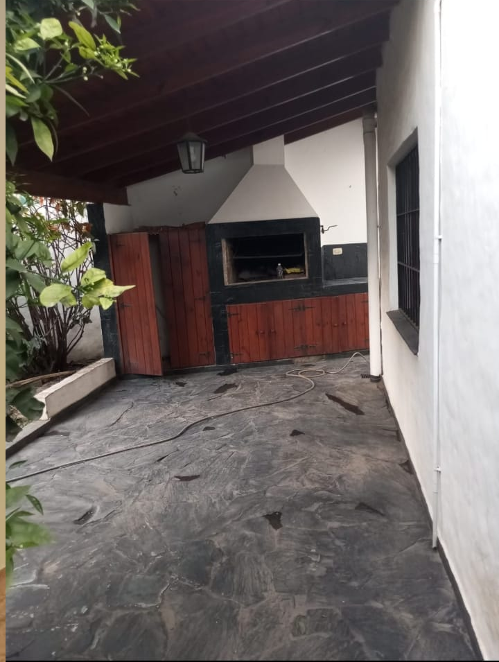 Casa 2 dormitorios con patio y asador  B. Alta Cba