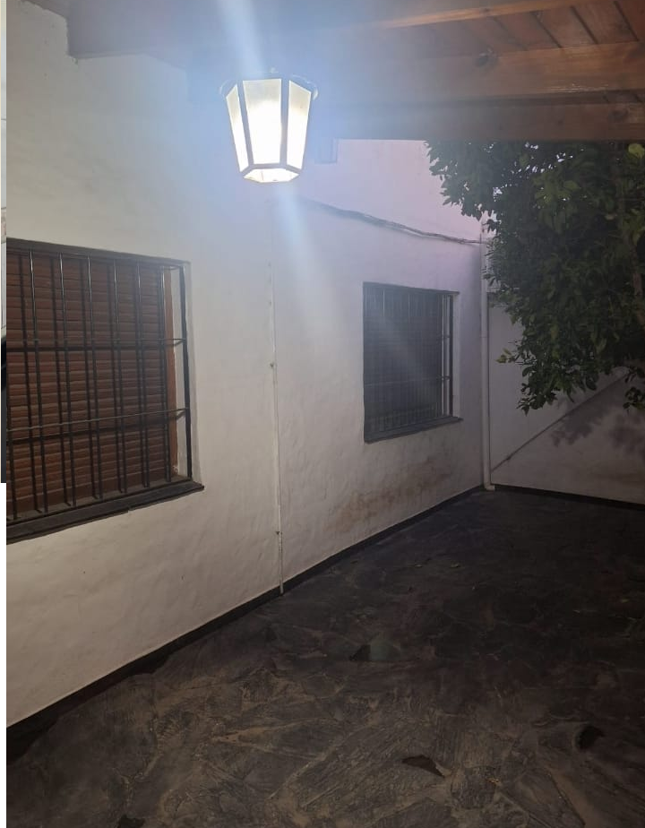 Casa 2 dormitorios con patio y asador  B. Alta Cba