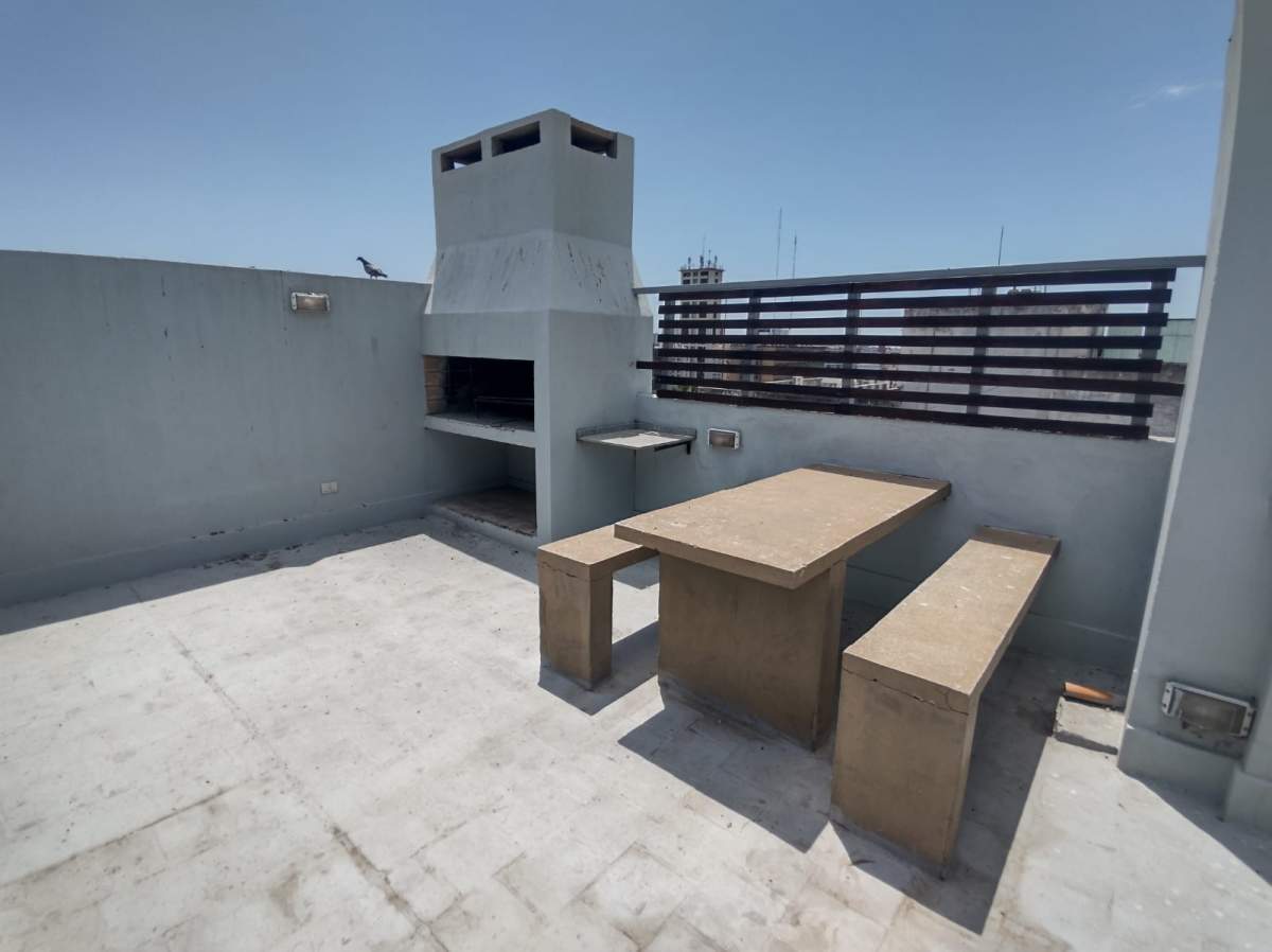 Moderno departamento con balcón y pileta  Zona Tribunales, Centro.
