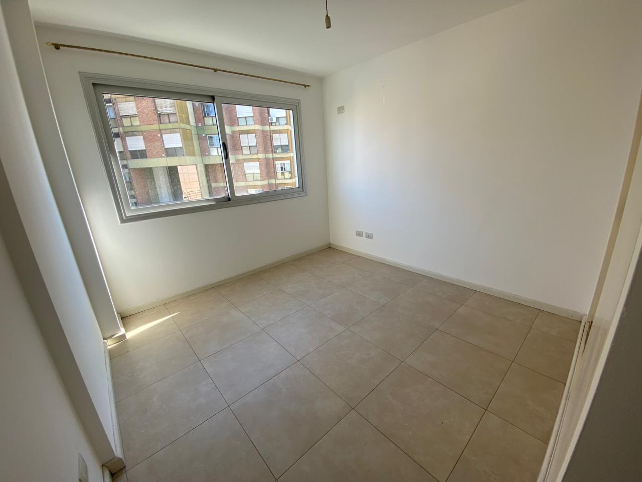 Moderno departamento con balcón y pileta  Zona Tribunales, Centro.