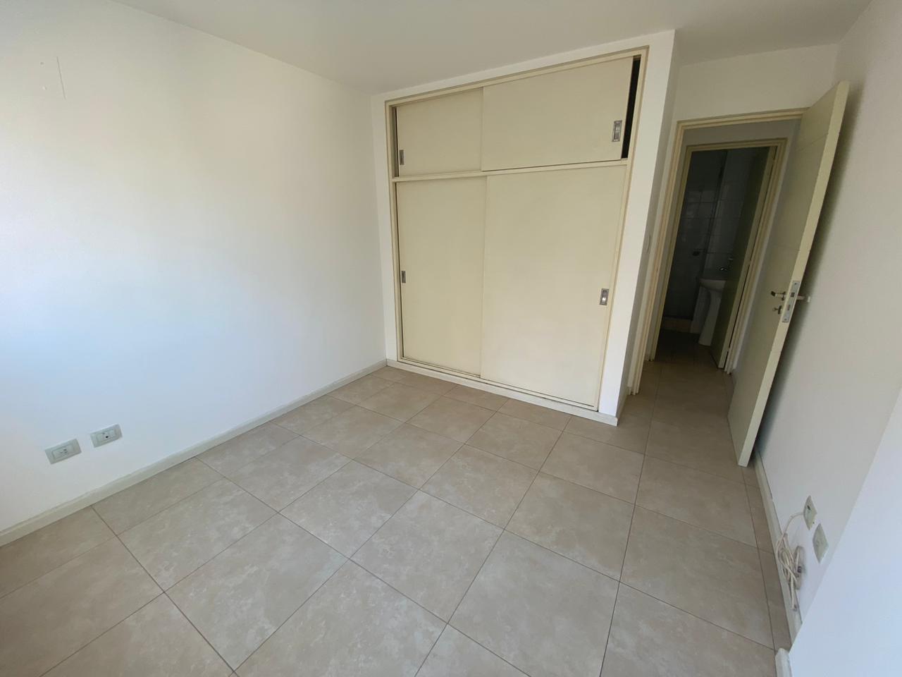 Moderno departamento con balcón y pileta  Zona Tribunales, Centro.