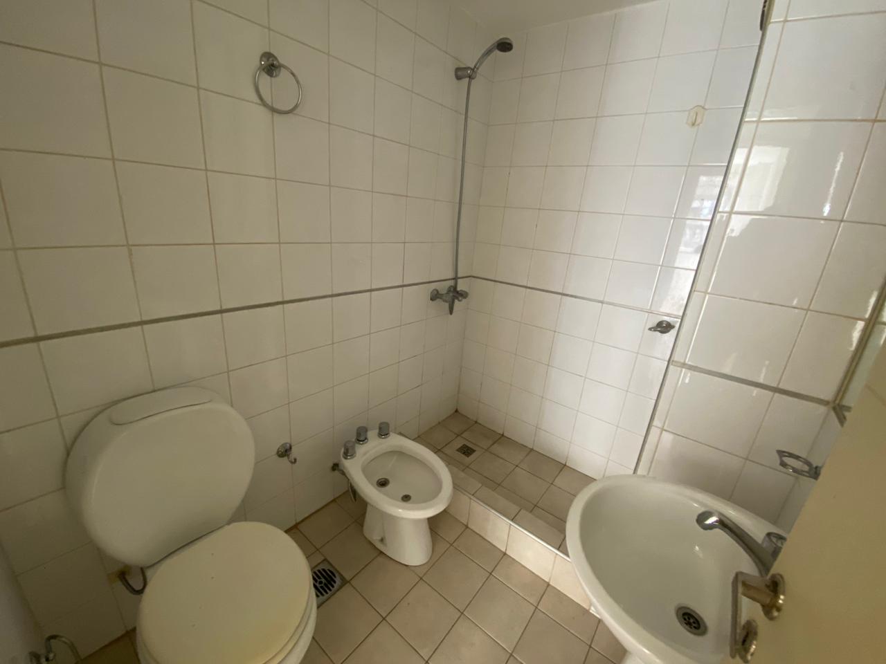 Moderno departamento con balcón y pileta  Zona Tribunales, Centro.