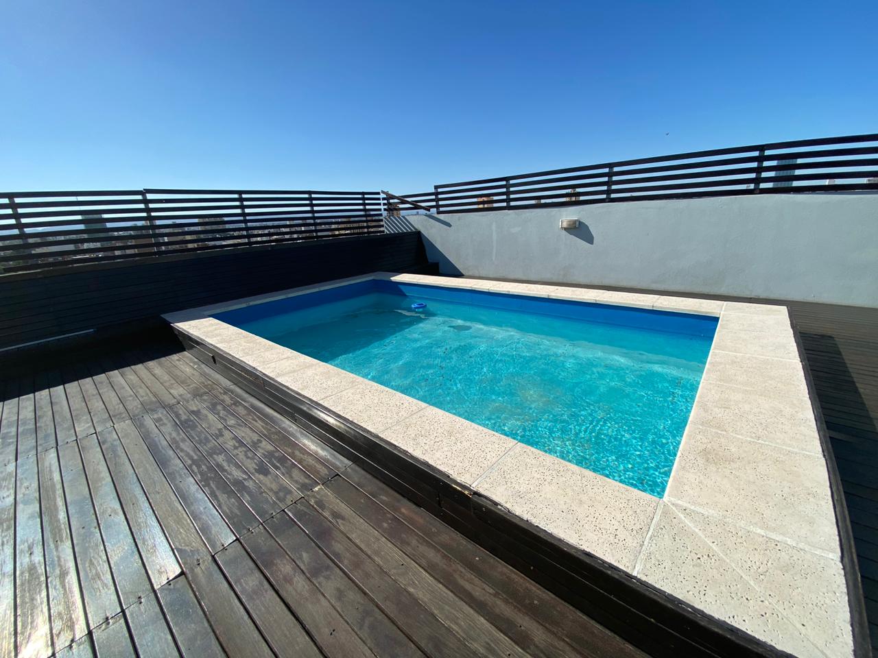 Moderno departamento con balcón y pileta  Zona Tribunales, Centro.