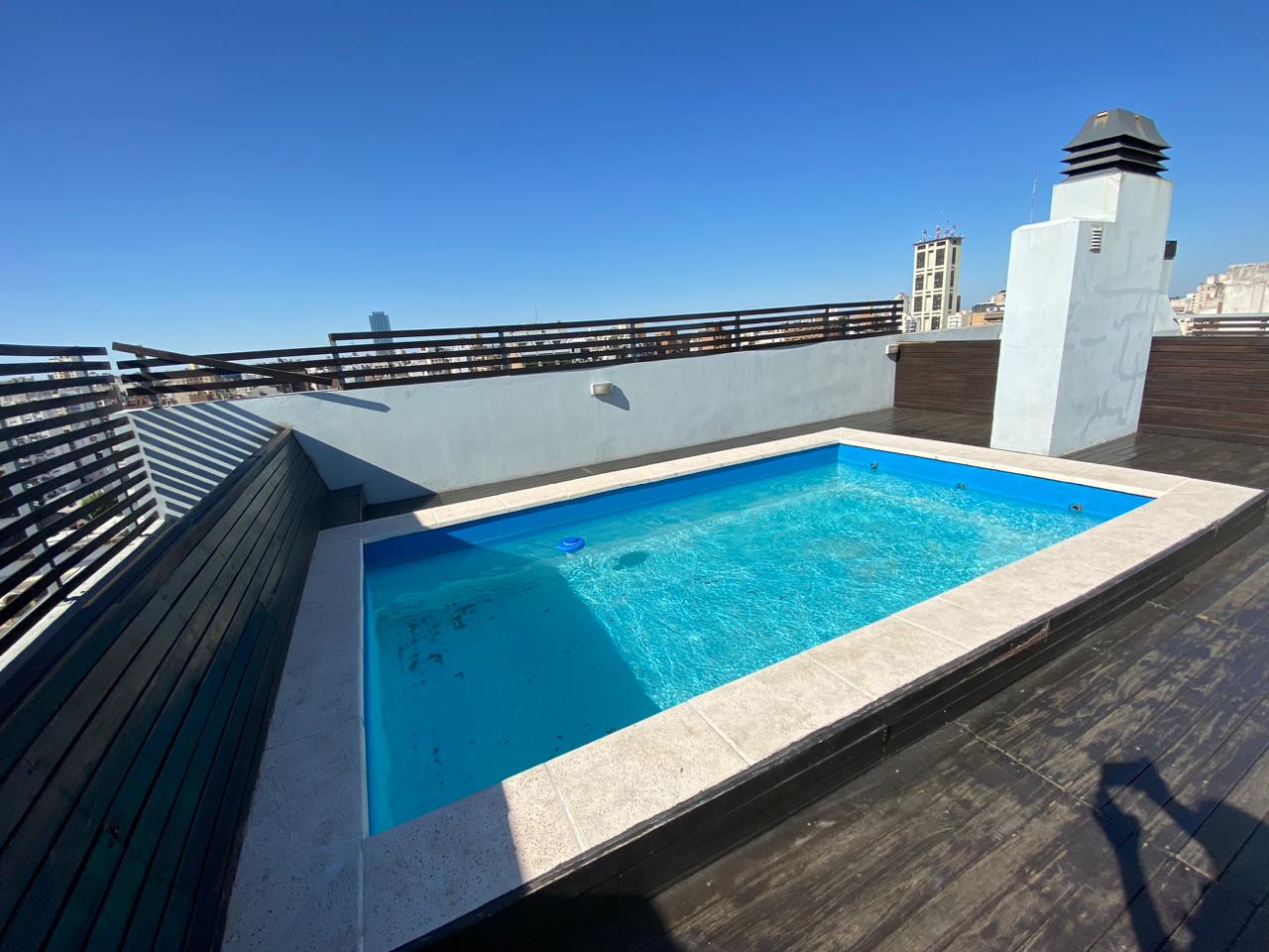 Moderno departamento con balcón y pileta  Zona Tribunales, Centro.