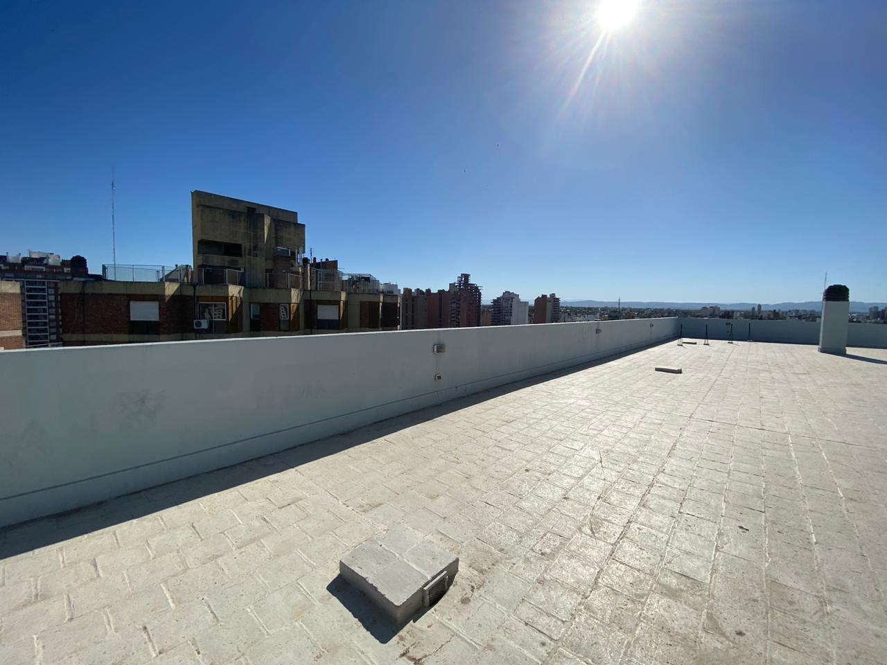 Moderno departamento con balcón y pileta  Zona Tribunales, Centro.