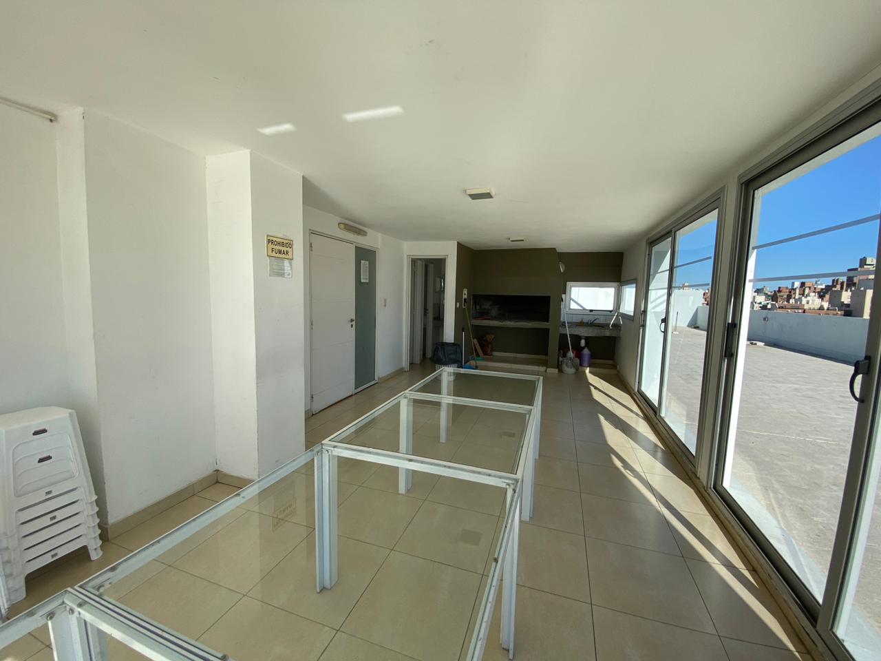 Moderno departamento con balcón y pileta  Zona Tribunales, Centro.