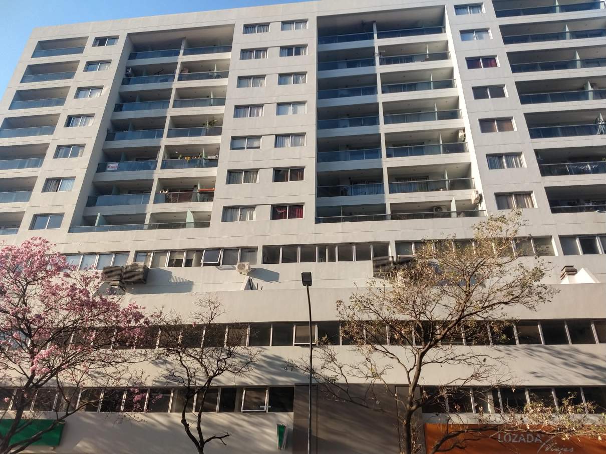 Moderno departamento con balcón y pileta  Zona Tribunales, Centro.