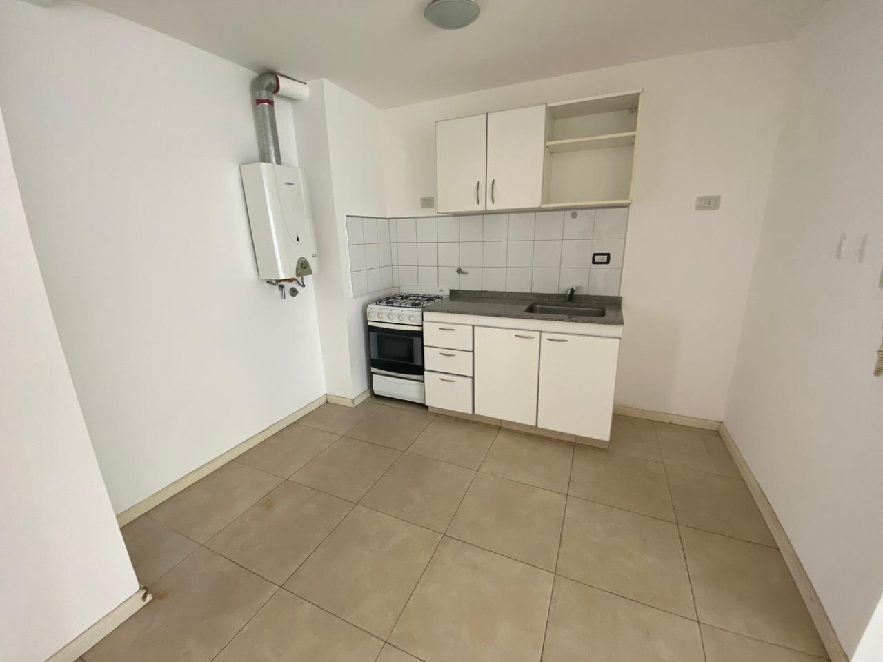 Moderno departamento con balcón y pileta  Zona Tribunales, Centro.