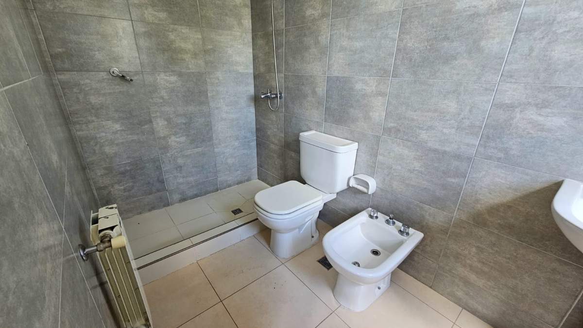 ALQUILO DPTO 2 dormitorios  escritorio con cochera en Complejo Residencial Bardas ( zona sur) Amenities