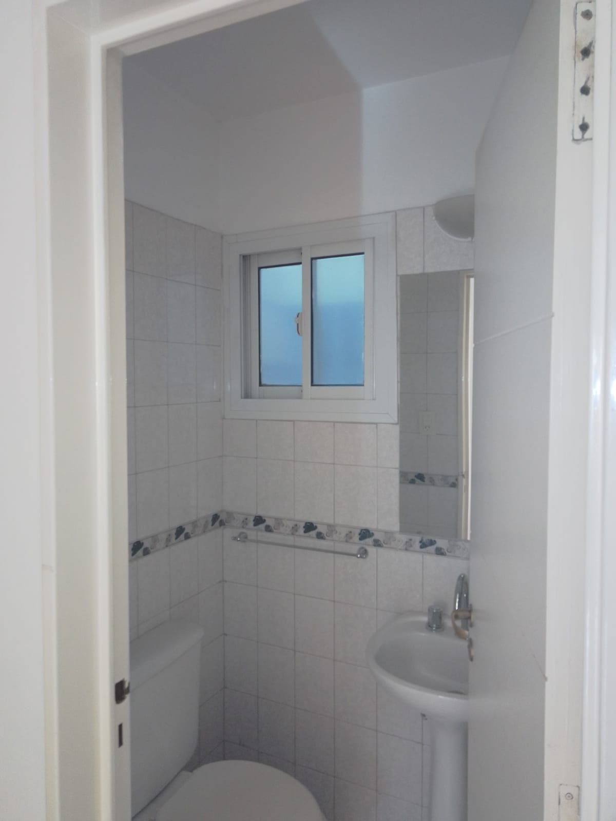 Se alquila amplio departamento en complejo con pileta y SUM. Excelente ubicación