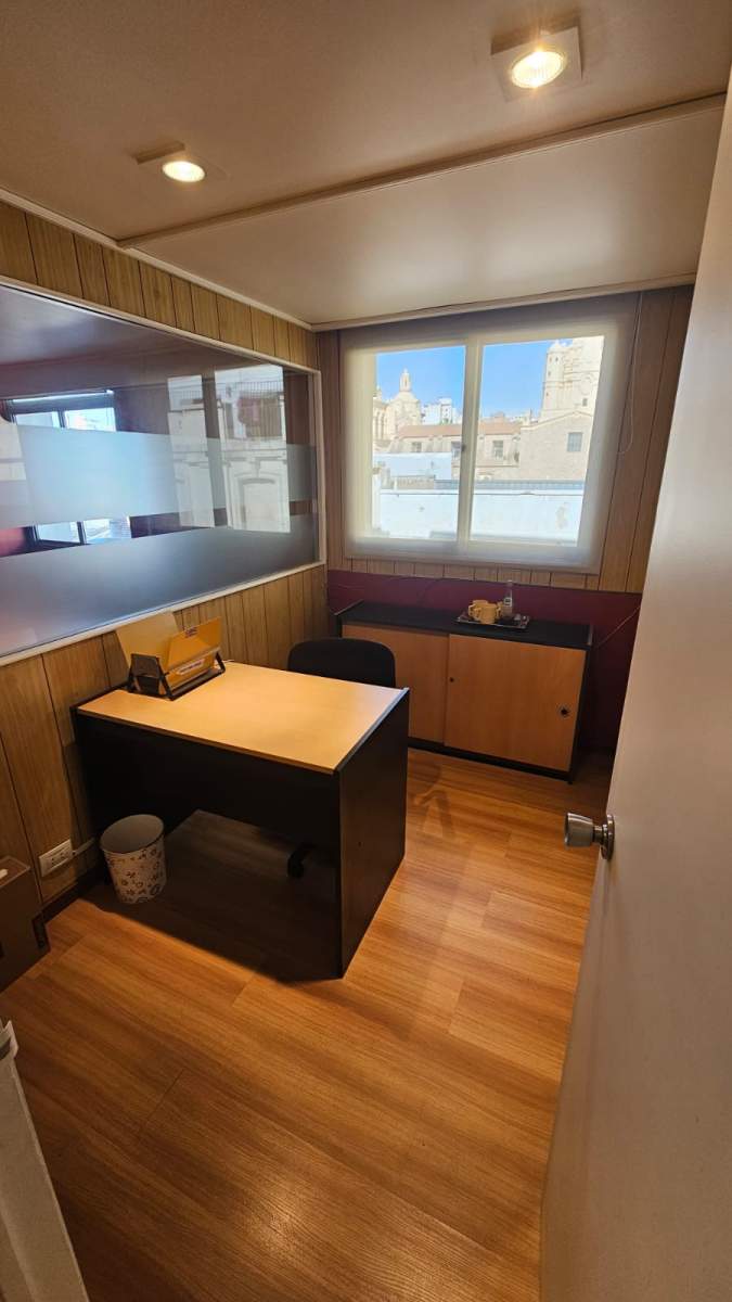 IDEAL RENTA O USO PROFESIONAL VENTA 5 OFICINAS ZONA CENTRO