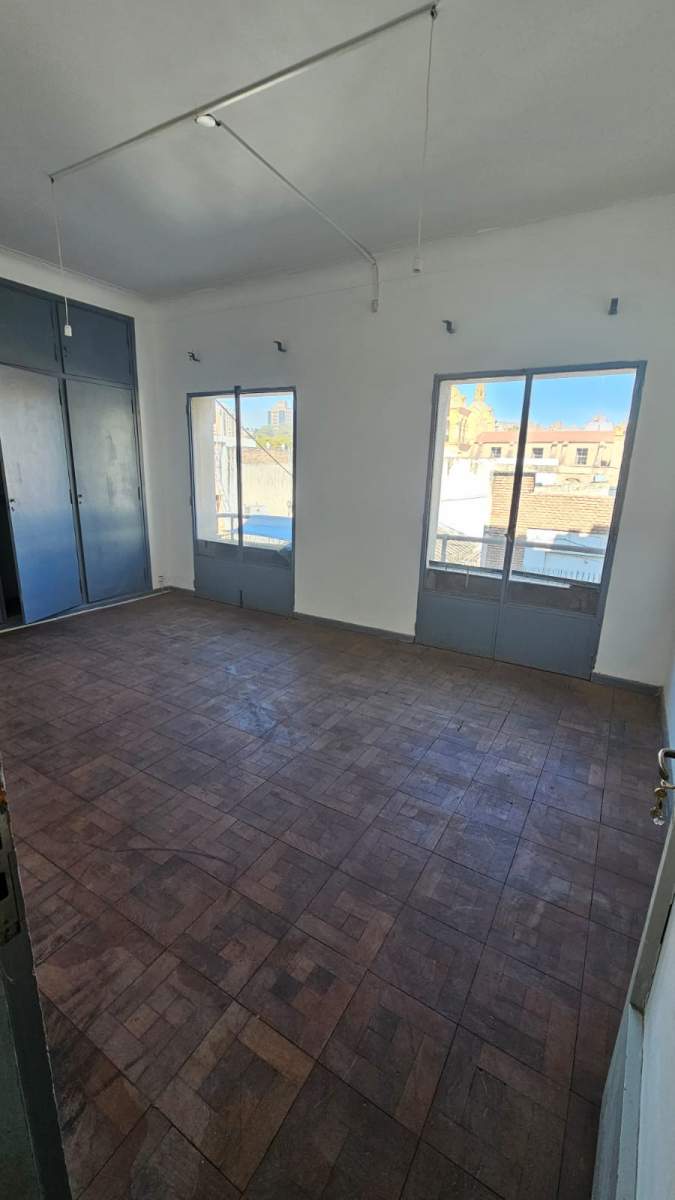 IDEAL RENTA O USO PROFESIONAL VENTA 5 OFICINAS ZONA CENTRO