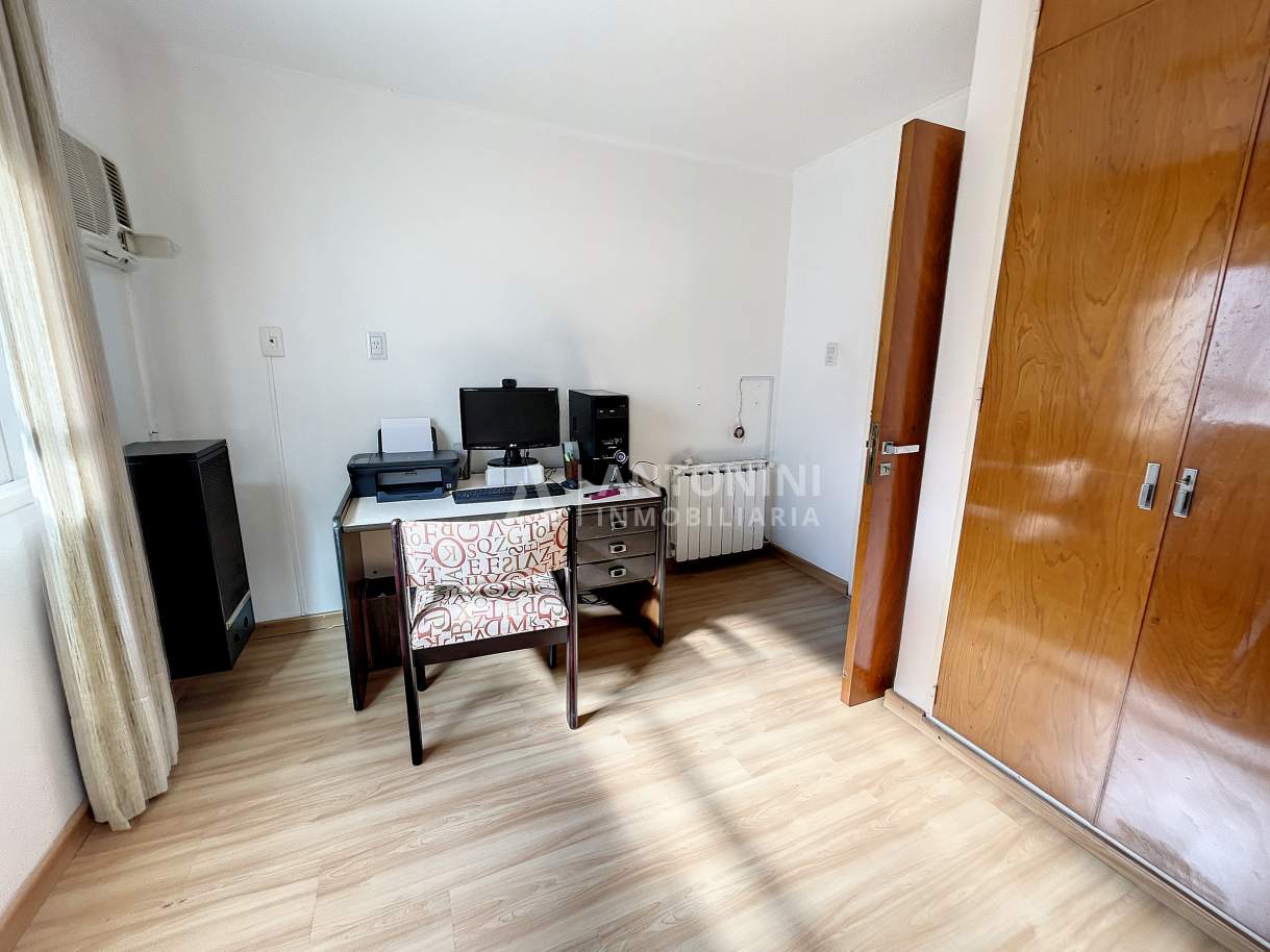 Casa de 3 dor en Venta a metros del Parque las Naciones con Pileta B Urca