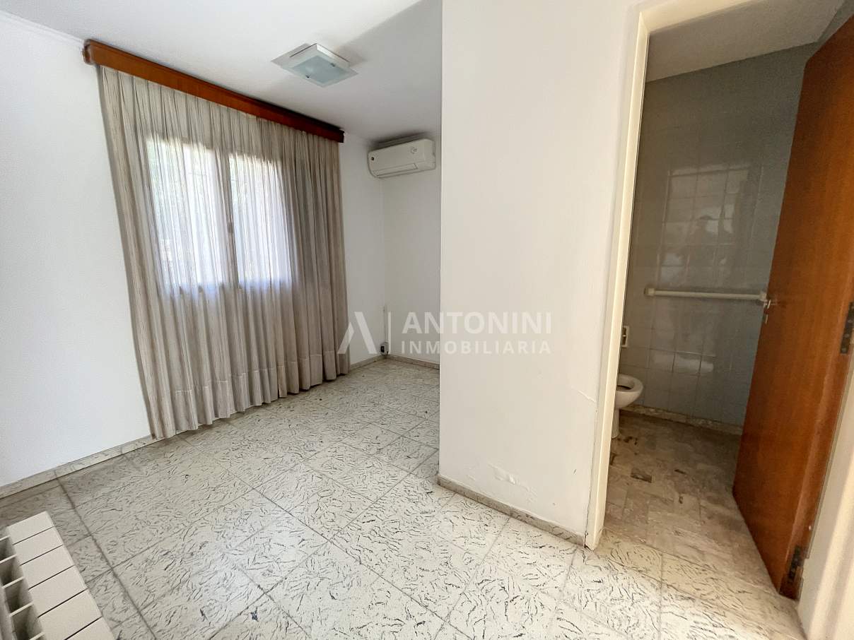 Casa de 3 dor en Venta a metros del Parque las Naciones con Pileta B Urca