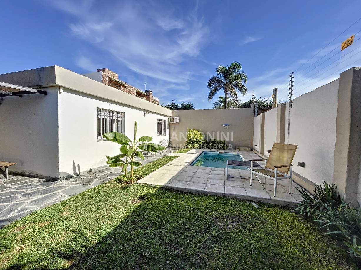 Casa de 3 dor en Venta a metros del Parque las Naciones con Pileta B Urca